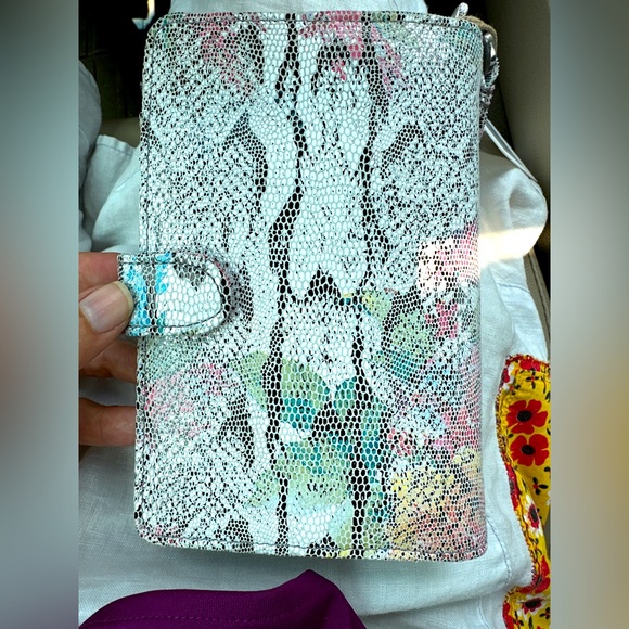 Hobo floral lizard print wristlet! NWT Perfect - Picture 3 of 4